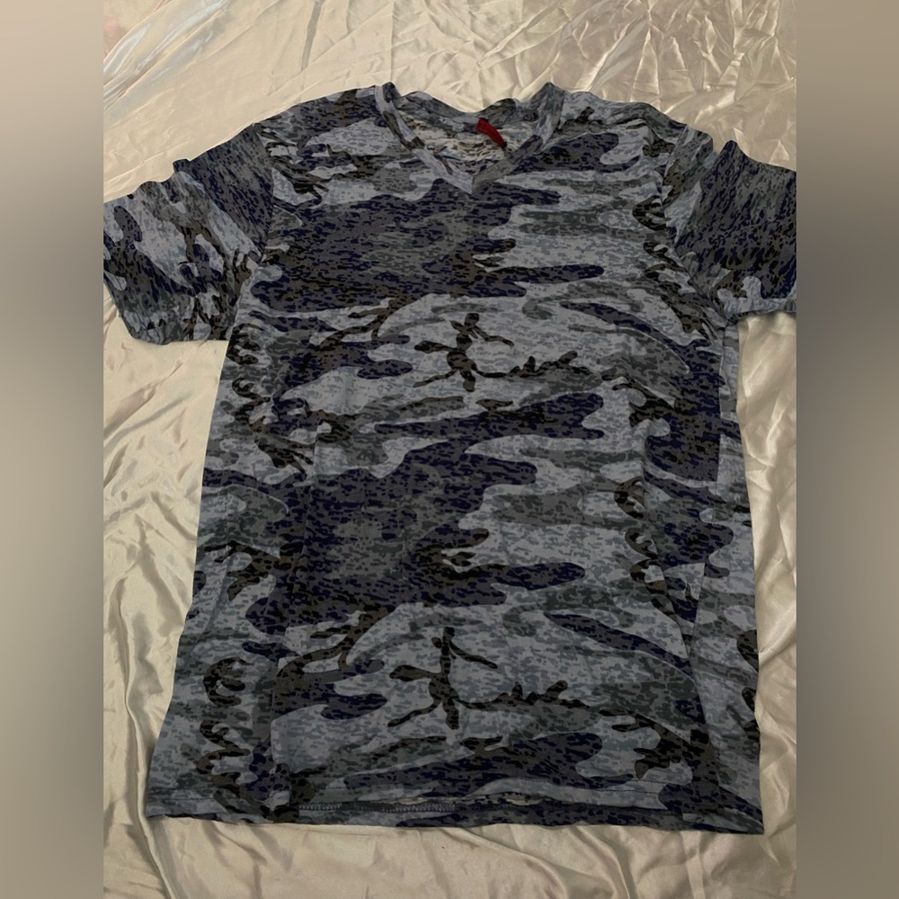 🔥camo v neck